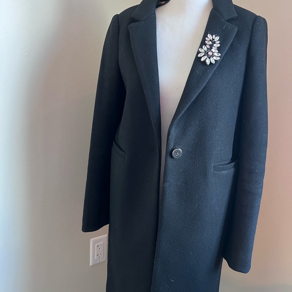 Liu-Jo coat with brooch. - Picture 2 of 4